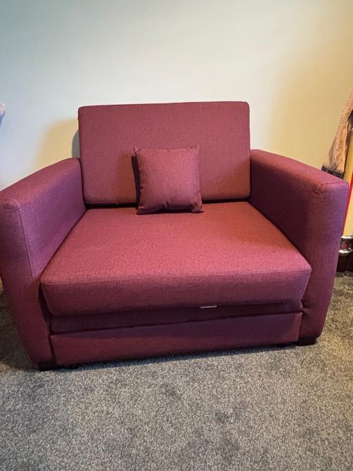  — Single chair pull out bed
