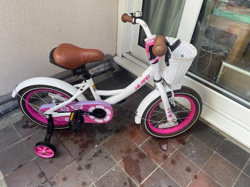  — Hiland 16inch girls bike with stabilisers