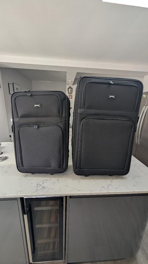  — Pair of suitcases brand new