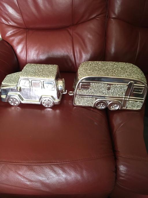  — Caravan and 4 x 4 vehicle