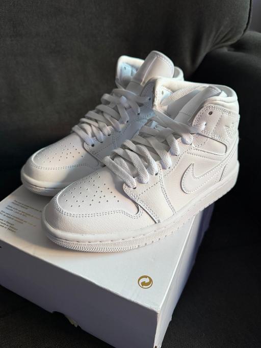  — Brand new triple white Nike air Jordan 1 Mid