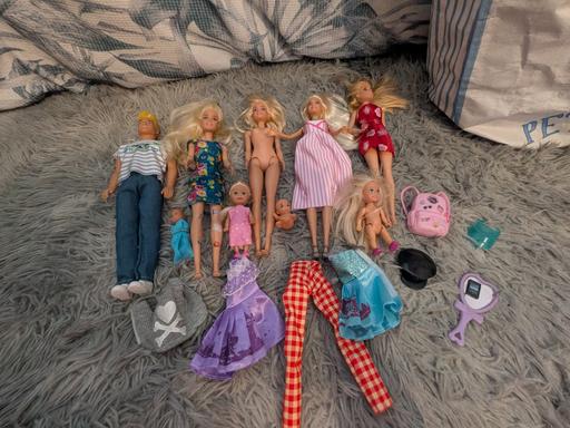  — barbies and accessories