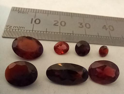  — 30+carats of natural faceted garnet gemstones