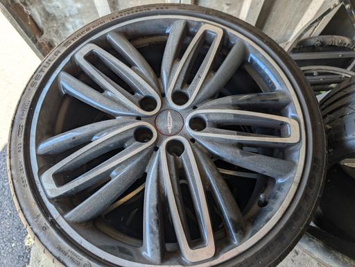  — JCW 19" Alloy Wheel with non run flat to tyre