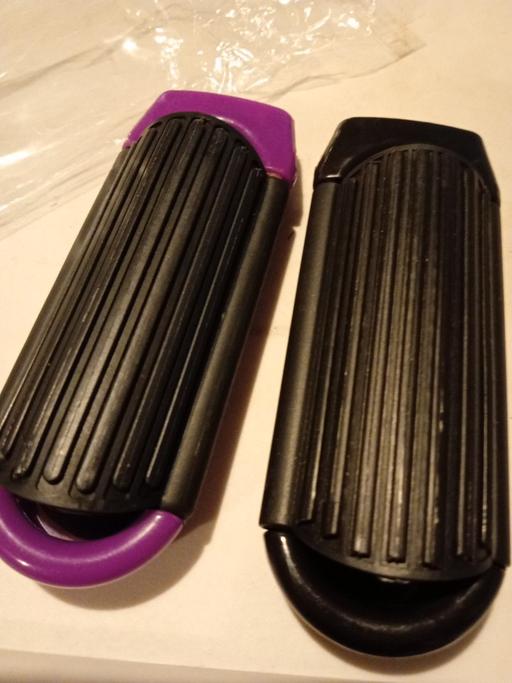  — 2 brand new ladies hairbrush sets