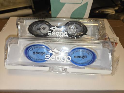  — x2 pairs of swimming Goggles