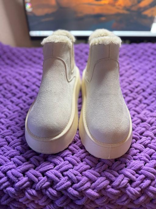 — Woman shoes