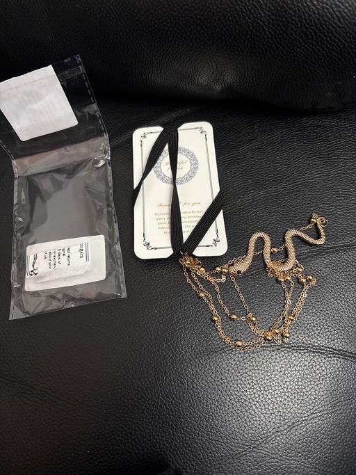  — Ladies thigh chain / necklace