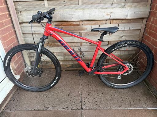  — Giant Talon 2 M Frame 27.5” Wheels Clay Red