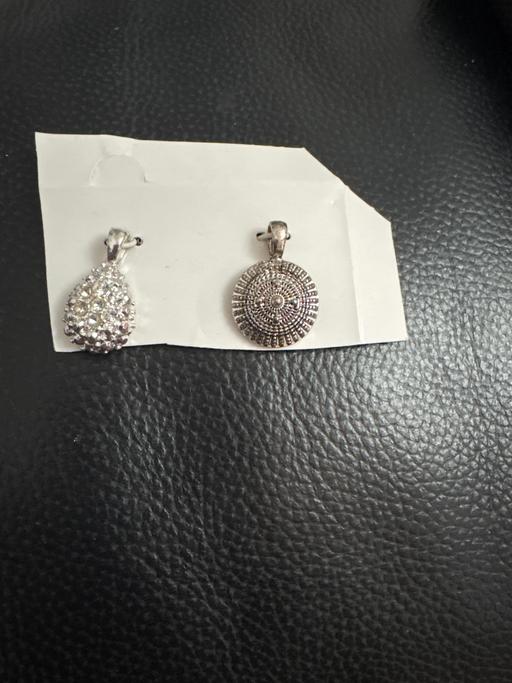  — X2 pendant