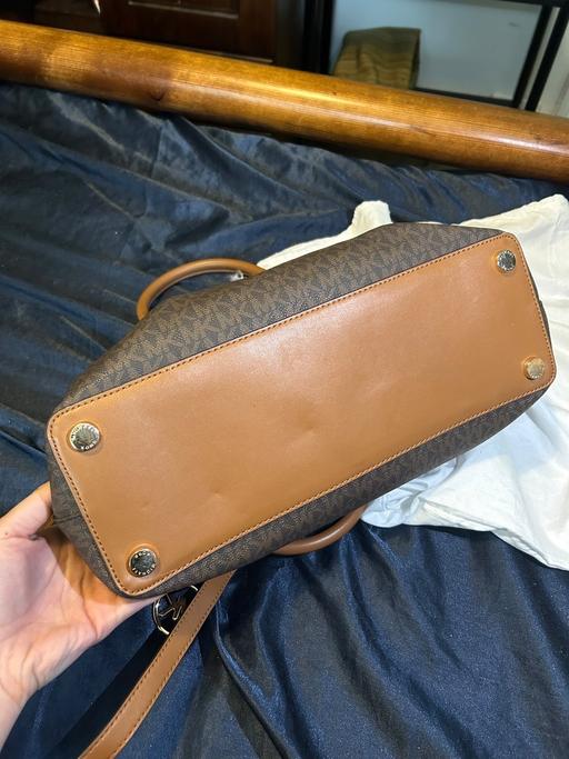  — Women bag