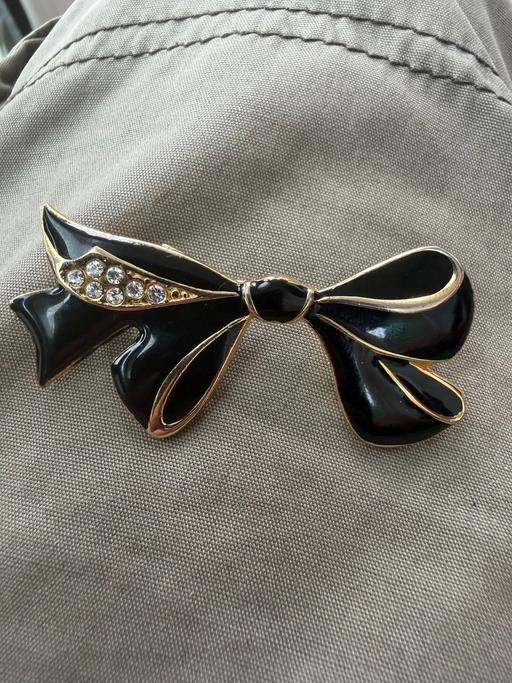  — Vintage estate brooch Rhinestone enhanced