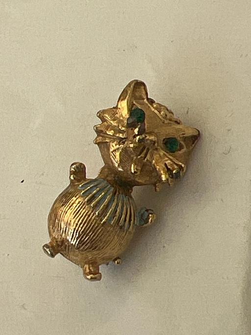  — Vintage brooch