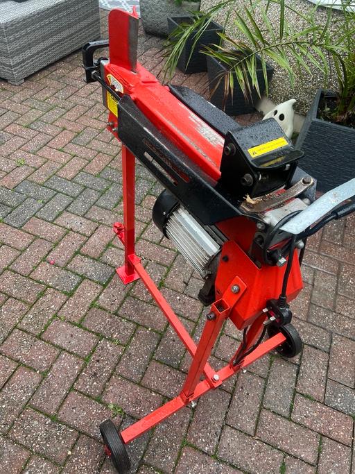  — Clarke log buster 7 Log splitter