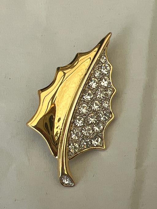 — Lovely brooch