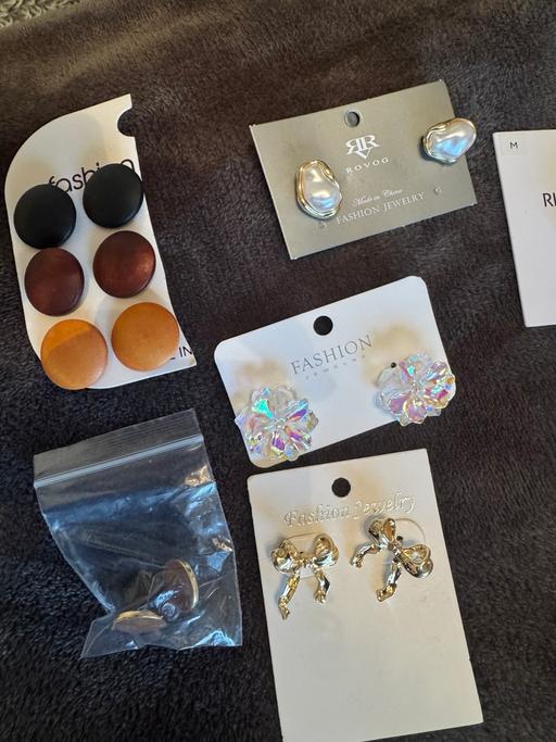  — Ear rings mixed new