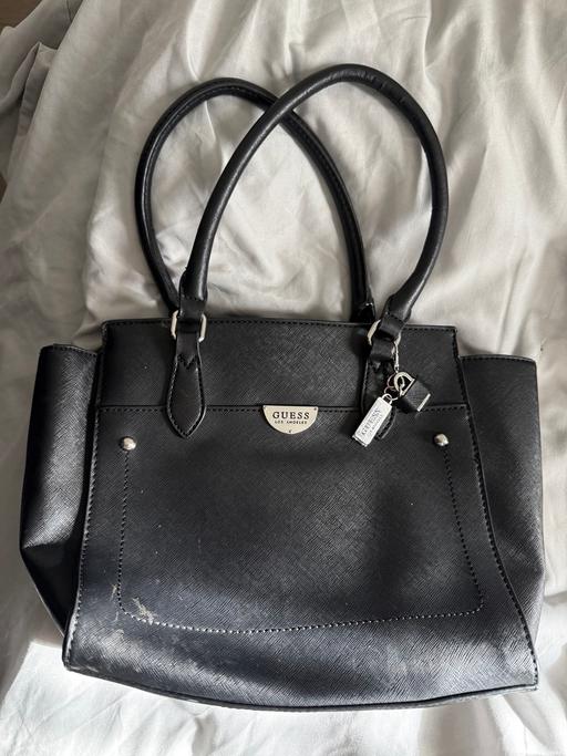  — Guess shoulder bag