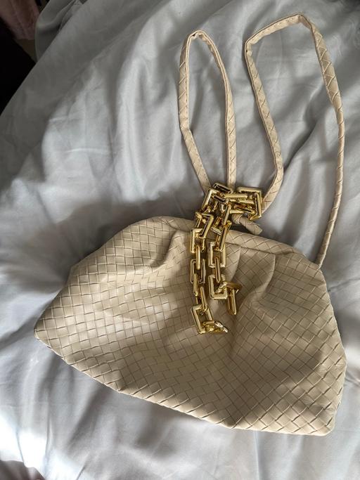  — Cluch bag