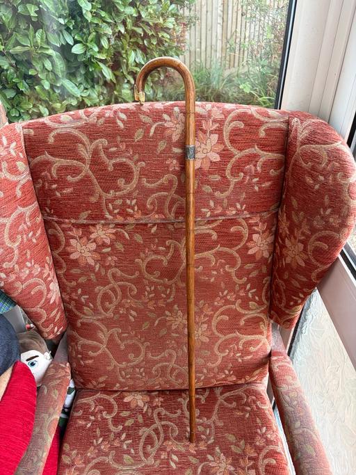  — Traditional wooden walking stick 31in