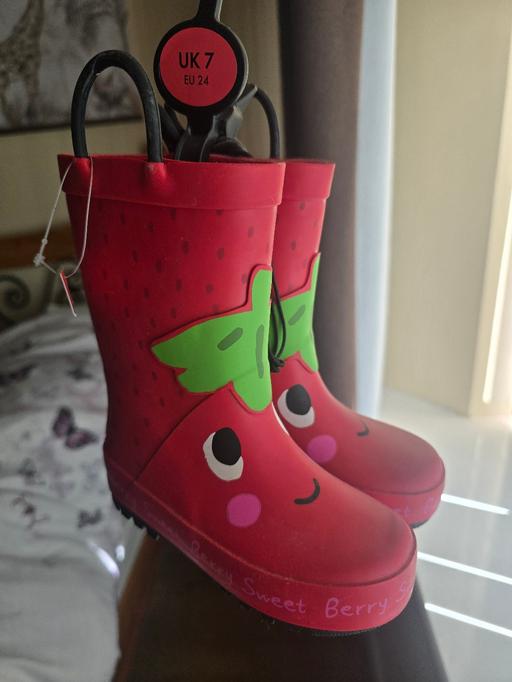  — NEW size 7 girls wellies