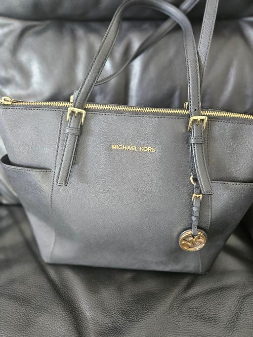  — Tote bag