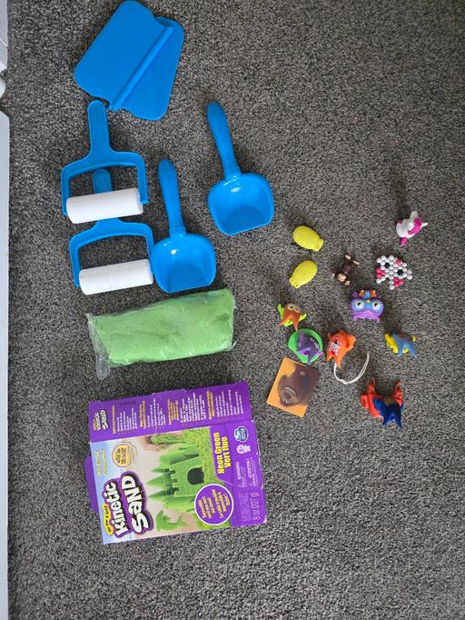  — Kinetic Sand & Accessories