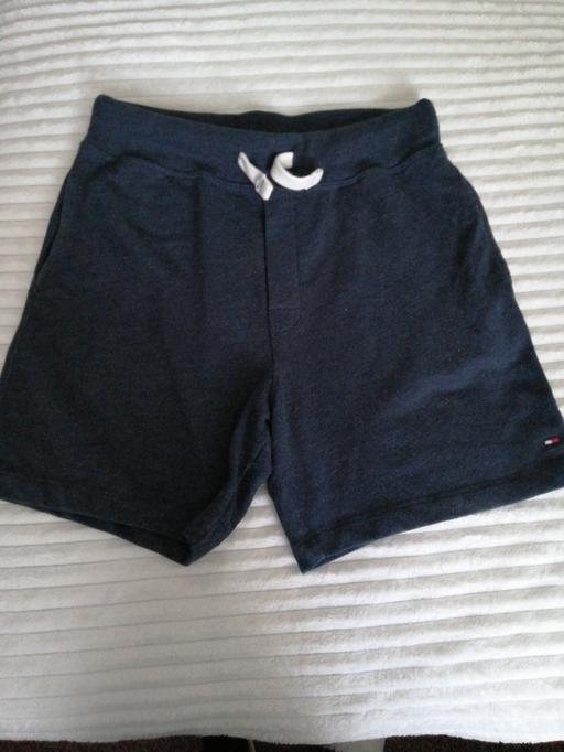  — Shorts size *M*
