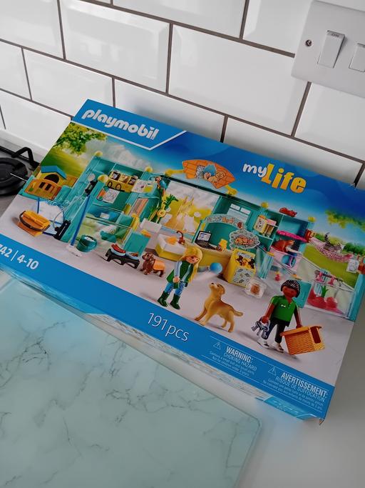  — playmobil  pet hotel