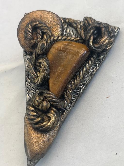  — Vintage tigers eye brooch