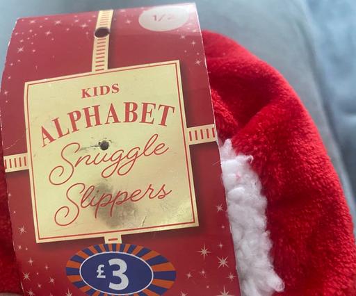  — Initial letter M snuggle slippers size 1-2