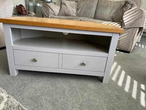  — Corner tv unit