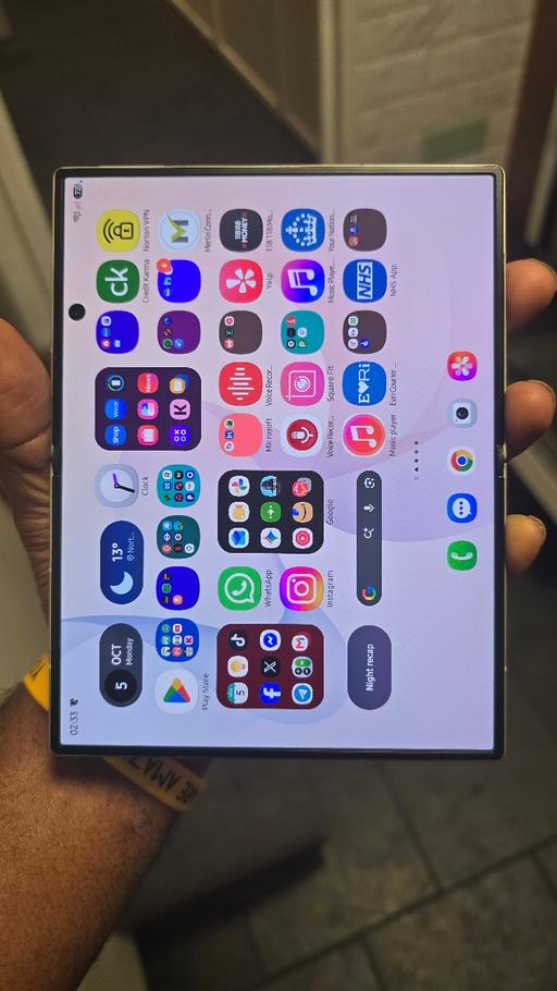  — Samsung Z fold 8 512GB Like New