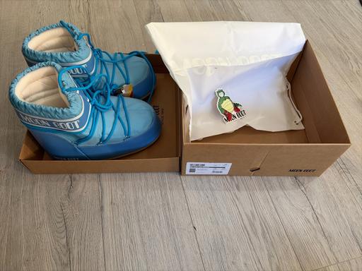  — Blue MOON BOOTS 8/9.5