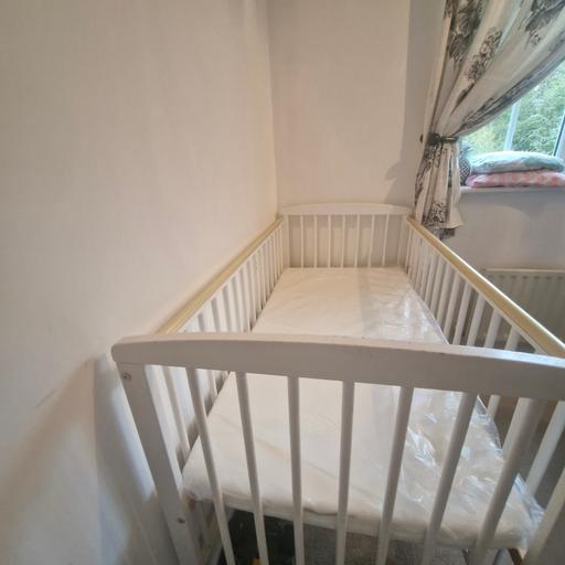  — Baby cot.