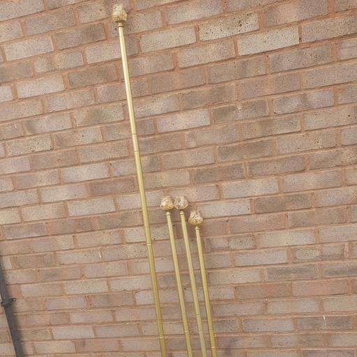  — 1 , 7ft & 3 , 4ft Curtain Poles ,With Roses