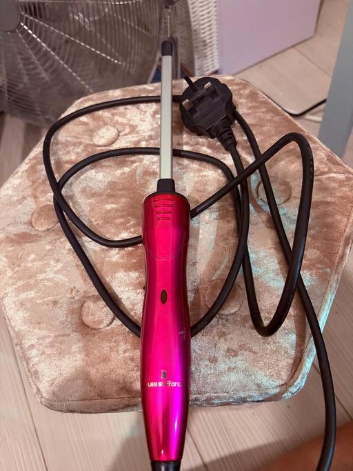  — Curling wand (Lee Stafford)