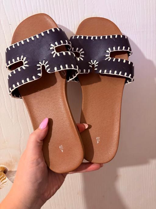  — New leather wide foot sandals UK6