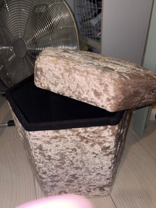  — Pink velvet small ottoman