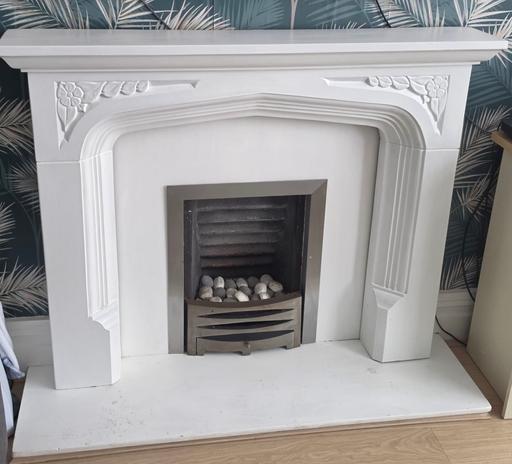  — Fireplace with marble and silver grate