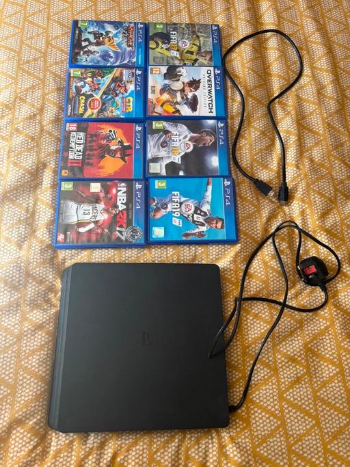  — PS4 Slim + games