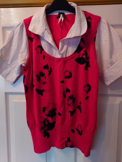  — Women's white/red patterned top size 18