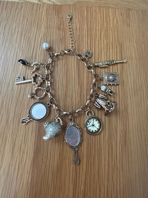  — Vintage Wonderland charm link bracelet