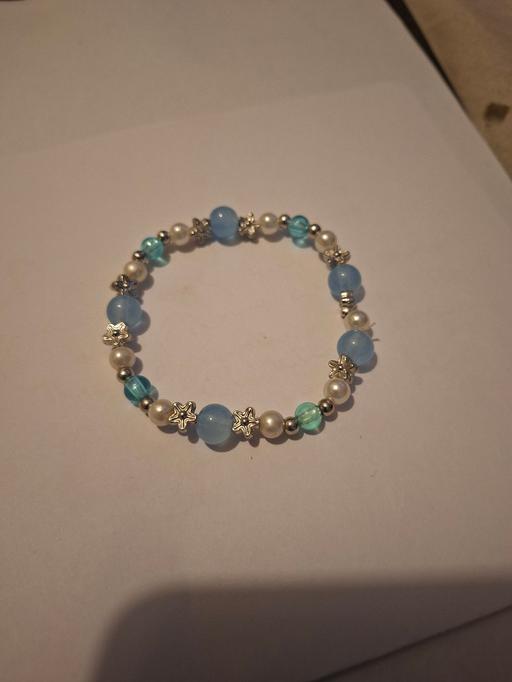  — beautiful beaded bracelet  (blue and white.