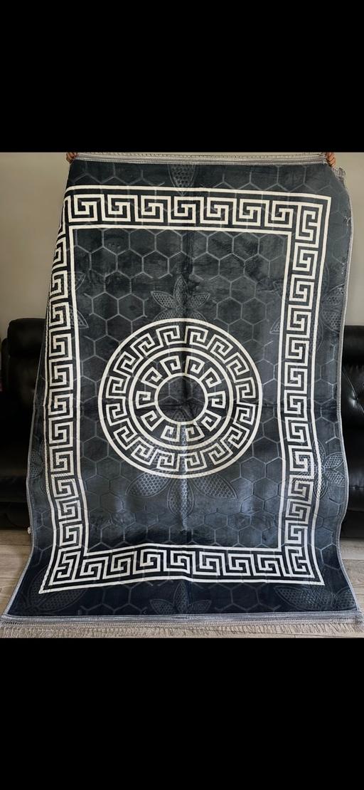  — Large Grey Patterned Rug –Brand new
