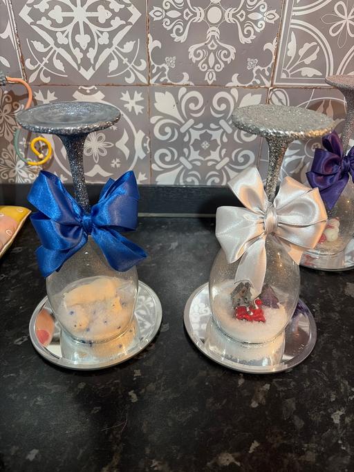  — Candle holders x2