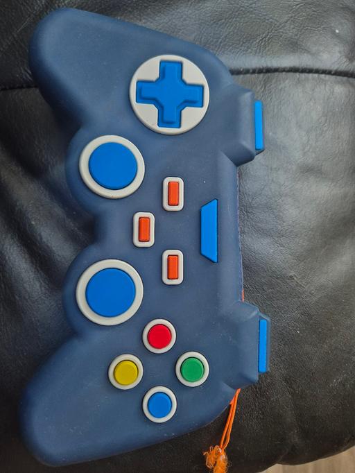  — game pad pencilcase