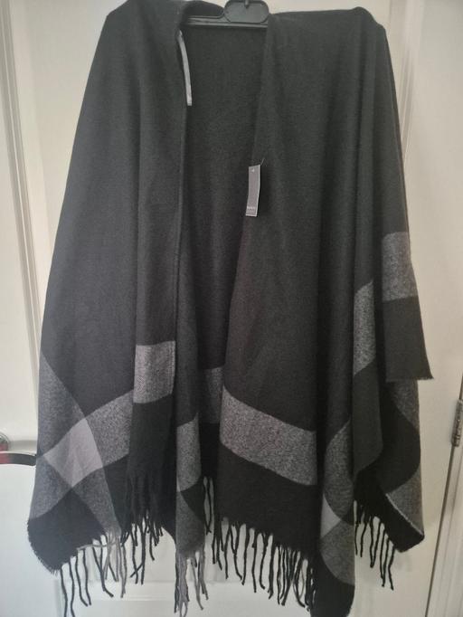  — Black shawl