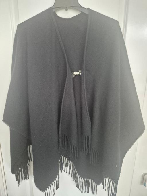  — Black soft shawl