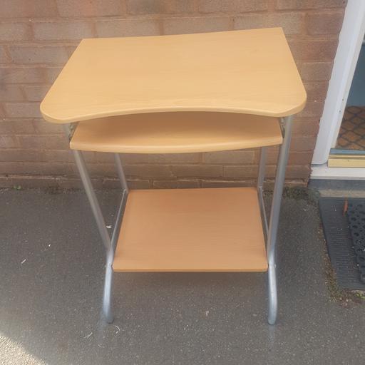  — Wood & Metal Computer Table With Pull Out