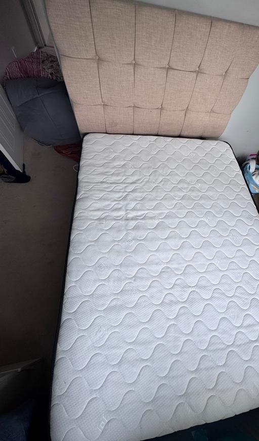  — Bedframe and mattress